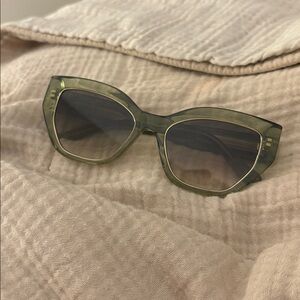 NWOT DIFF The White Lotus - THAILAND